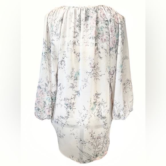Floral Blouse (M) - Picture 2 of 5